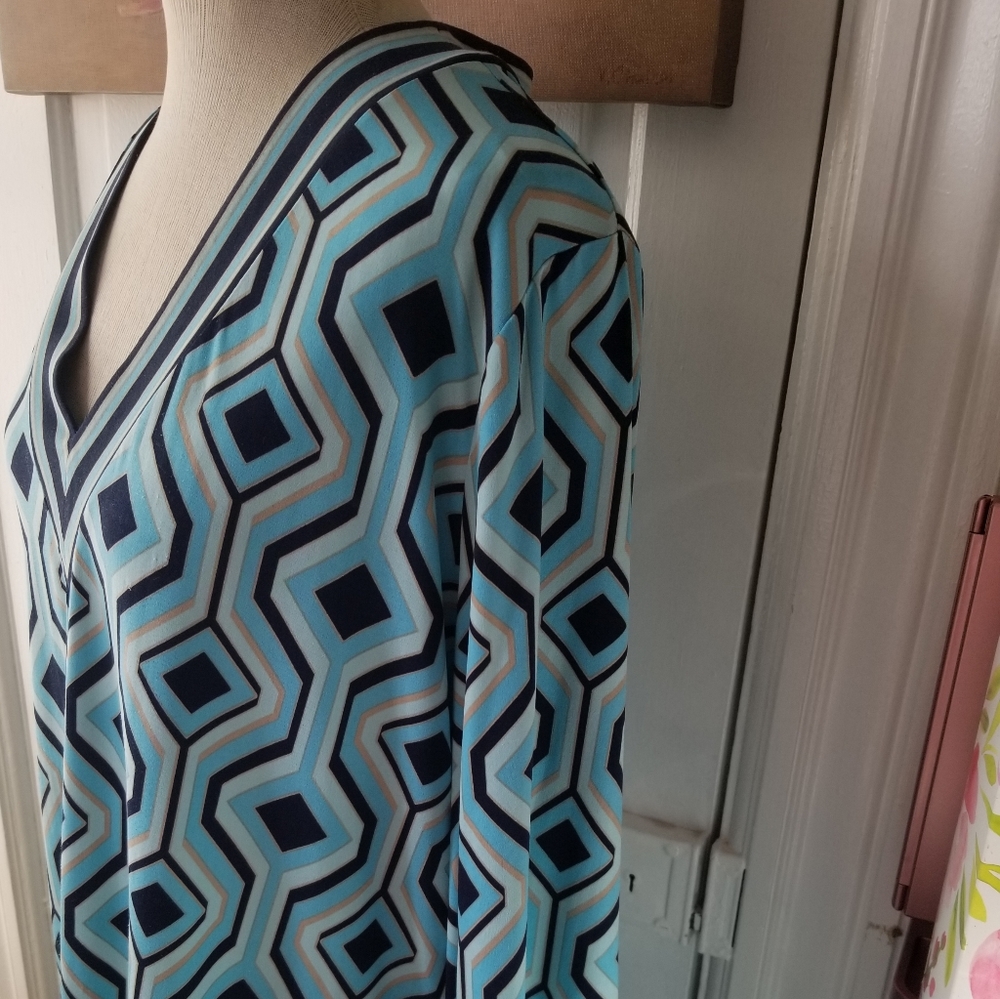 MICHAEL KORS GEOMETRIC V NECK TOP 3X